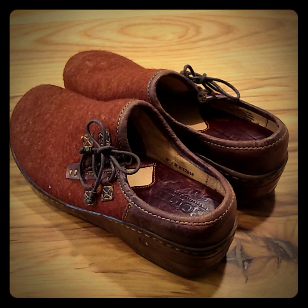 BORN WOOL & LEATHER CLOGS